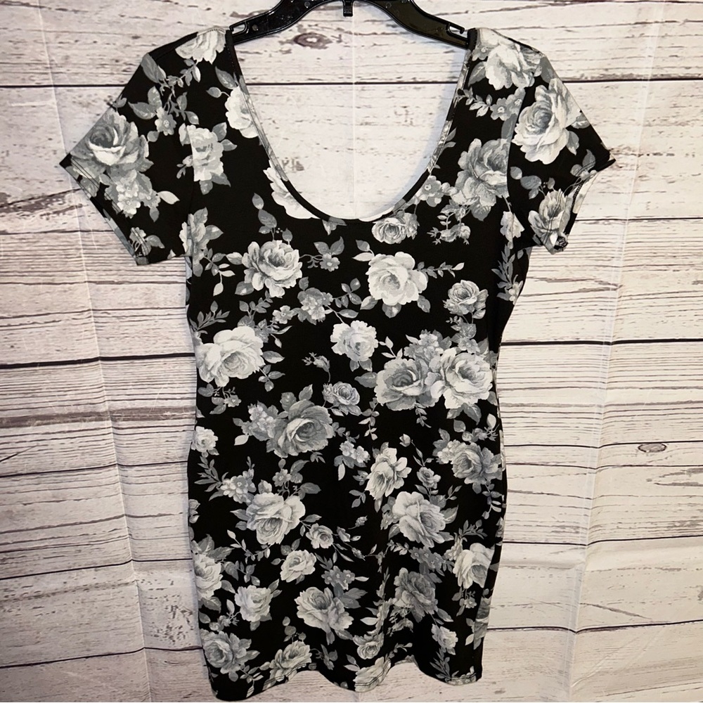 💙NWT Floral Dress